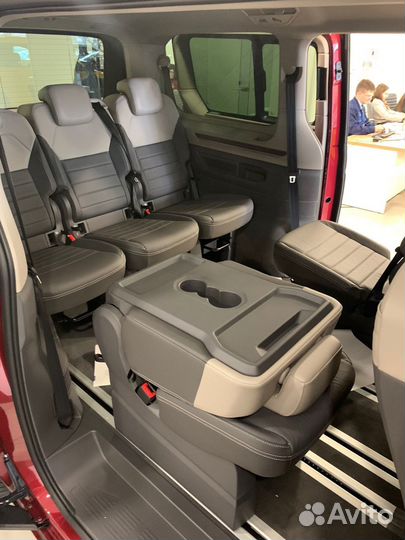 Volkswagen Multivan 2.0 AMT, 2023, 17 км