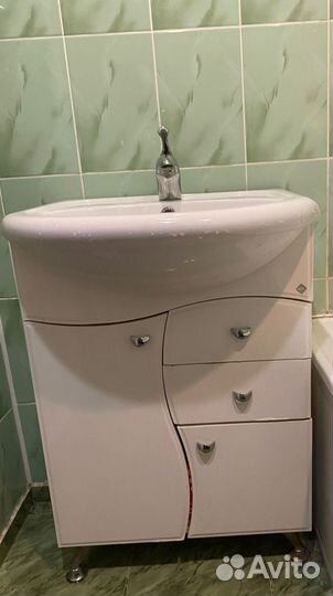 Зеркало и тумба в ванную. 2,5т.р