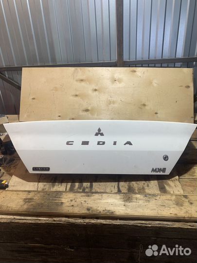 Крышка багажника Mitsubishi Cedia
