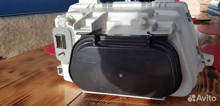 Фара левая передняя на Mercedes Sprinter