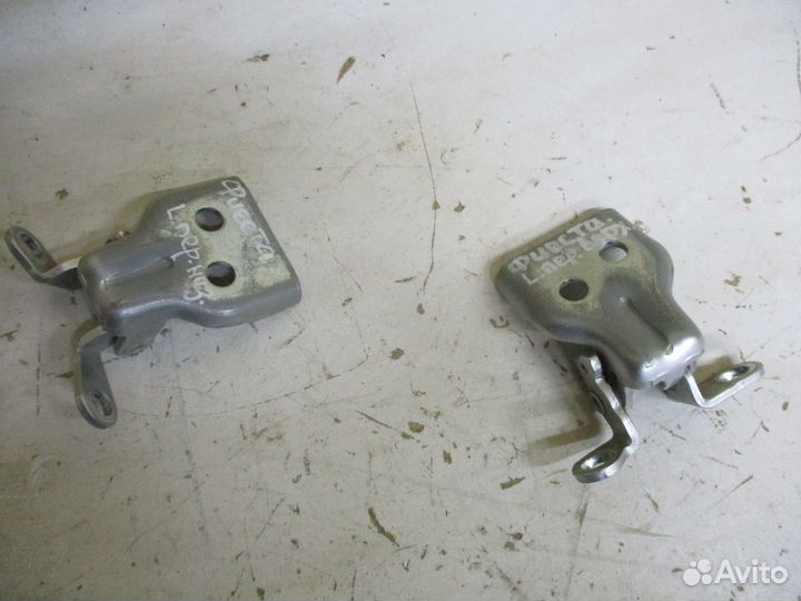 Петля двери Форд Фиеста мк5 (2008)