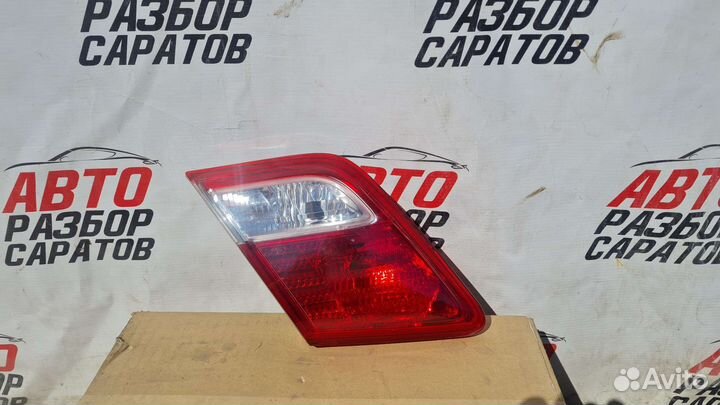 Фонарь левый Toyota Camry xv 40 в крышку багажника