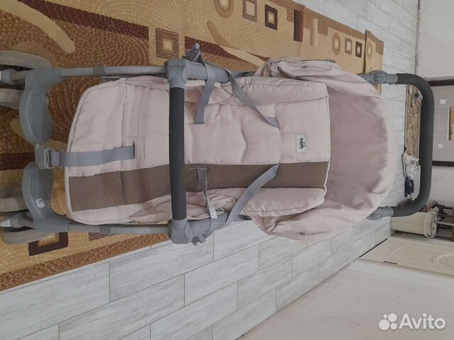 Коляска можно регулировать спинку и складываеться