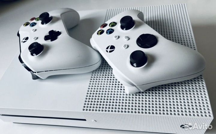 Xbox One s 1tb с дисководом и играми