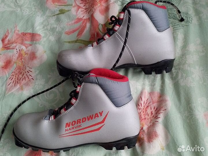 Лыжные ботинки