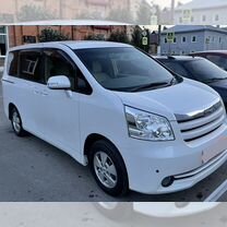 Toyota Noah 2.0 AT, 2007, 175 000 км, с пробегом, цена 797 000 руб.