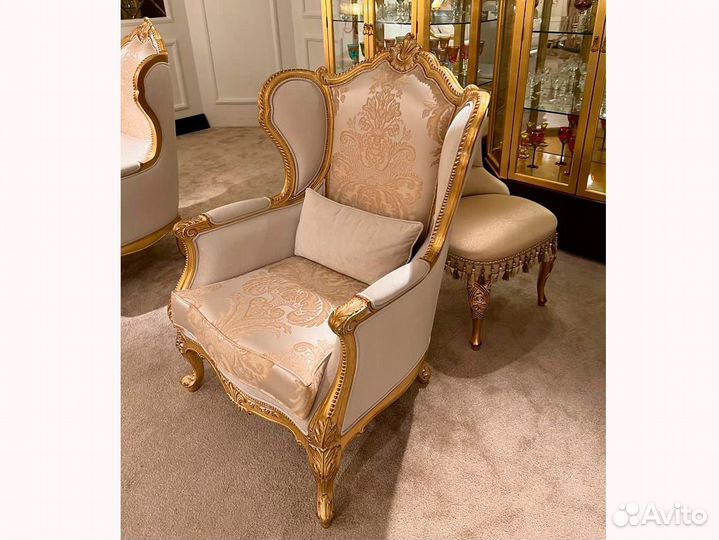 Роскошное классическое кресло в золоте из дерева 0x0x0