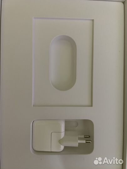 Зарядное устройство на iPhone. iPad