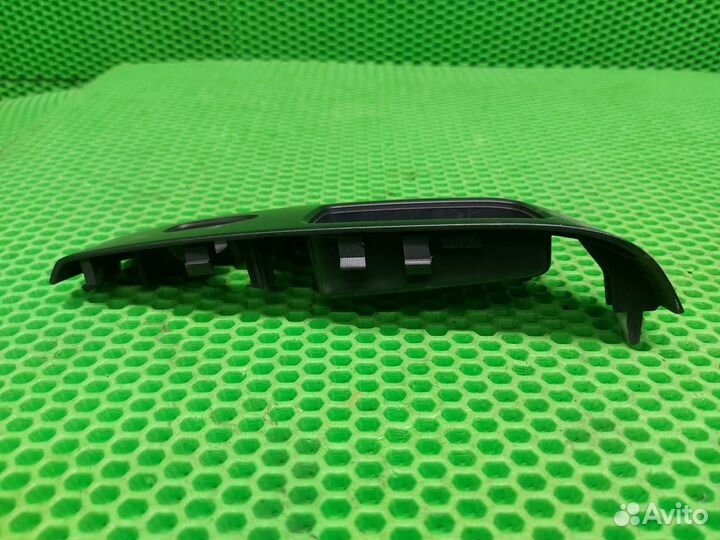 Накладка двери передняя правая Honda Civic 4D 2006