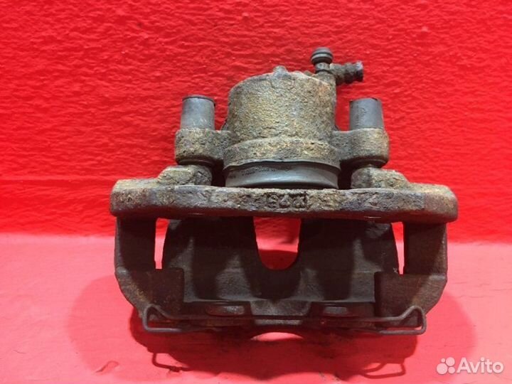 Суппорт передний правый Mazda 3 BK Z6 VE 1.6L 1598