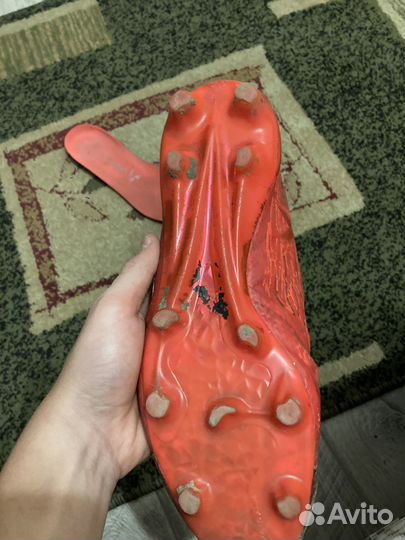 Левая бутса Adidas (правая порвалась