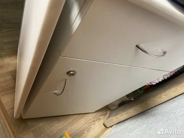 Маникюрный стол складной