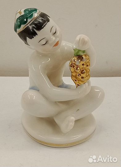 Статуэтка Мальчик с виноградом лфз (028114)