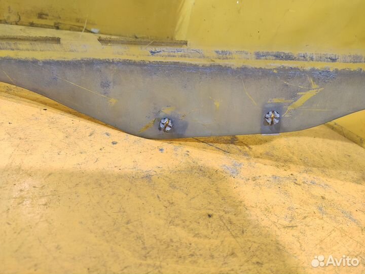 Стекло переднее правое на Mitsubishi Galant 8