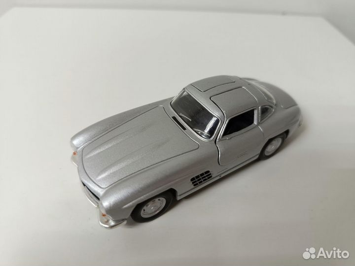 Модель автомобиля 1:43 Mercedes Benz 300 SL W 198