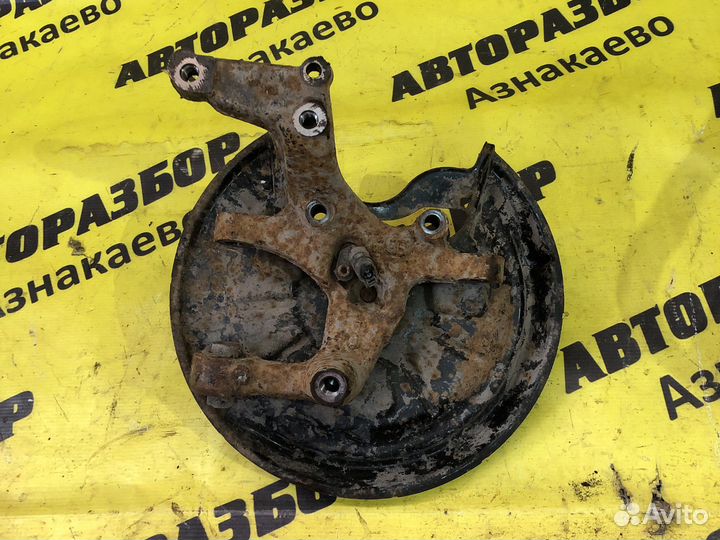 Задний правый кулак Skoda Octavia A5