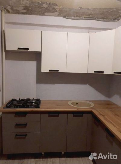 Кухонный гарнитур угловой