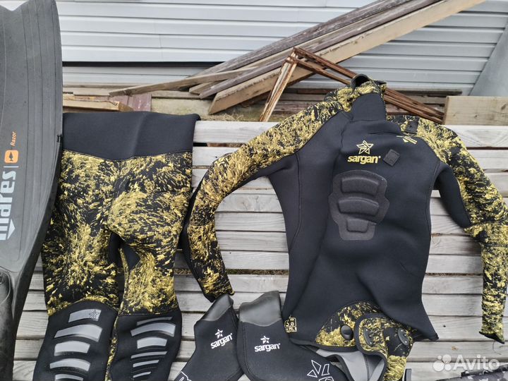 Гидрокостюм, ласты