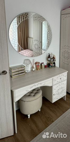Туалетный столик