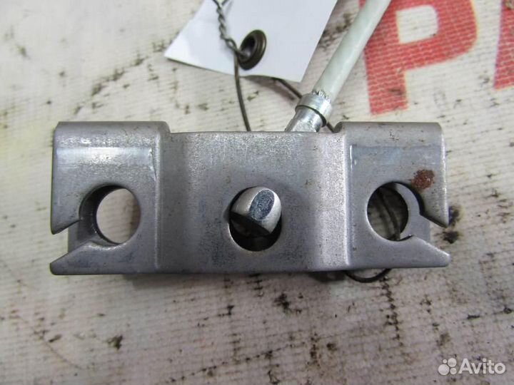 Трос стояночного тормоза центральный для Mitsubish