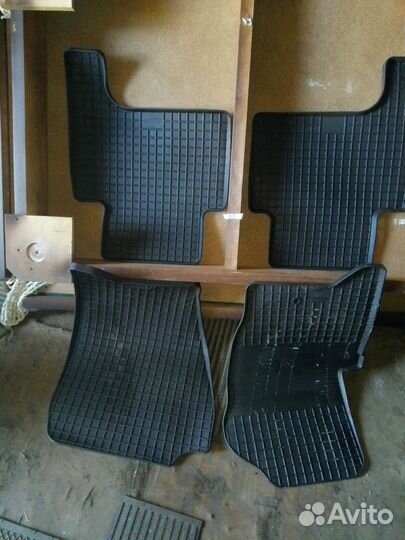 Автомобильные коврики резиновые