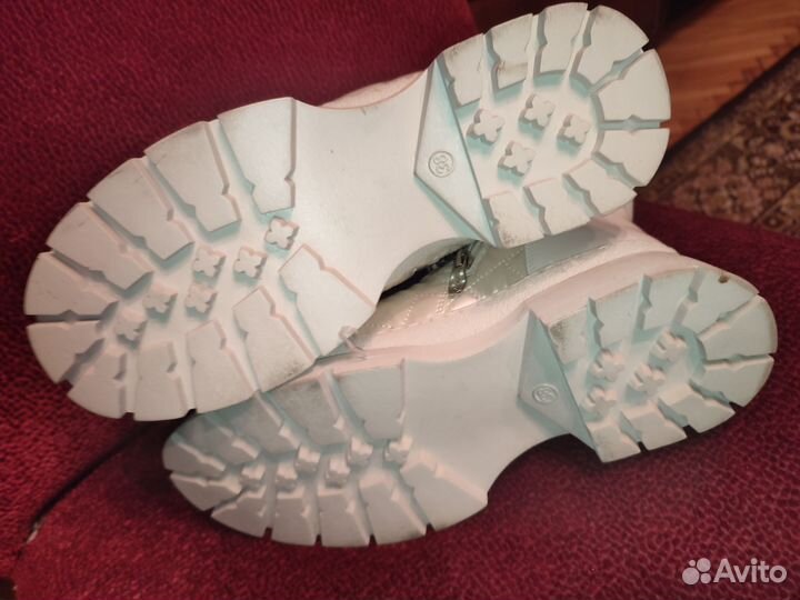 Кроссовки женские новые
