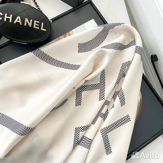 Платок chanel