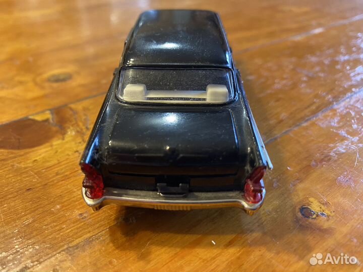 Модель автомобиля Чайка Газ - 13 СССР 1:43