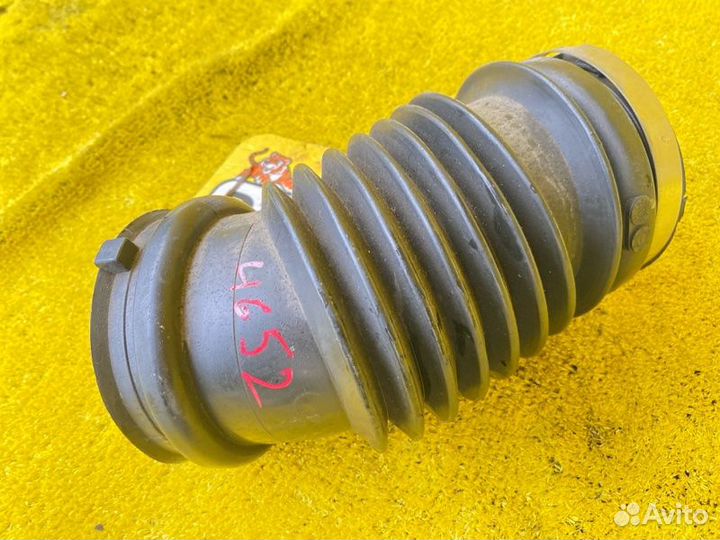 Патрубок воздушного фильтра передний Hummer H3 LLR