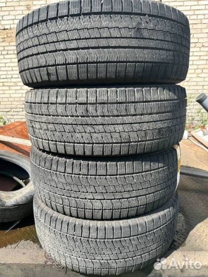 Bridgestone Blizzak VRX2 225/55 R18 98Q