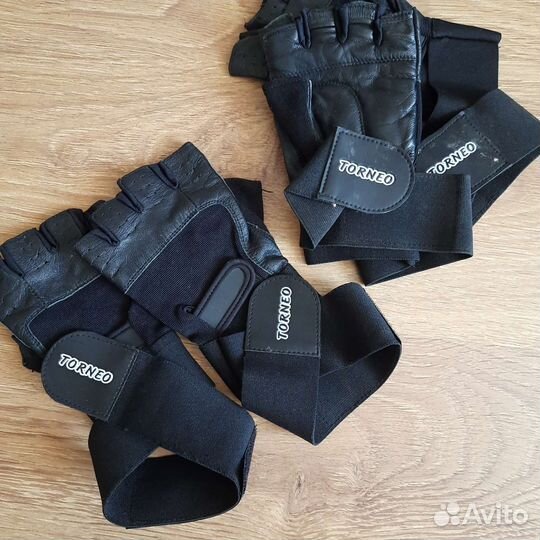 Спортивные перчатки