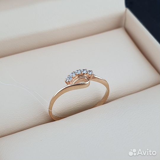 Кольцо из красного золота с фианитами