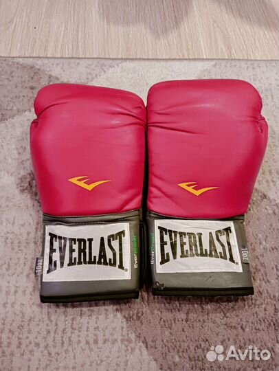 Боксерские перчатки