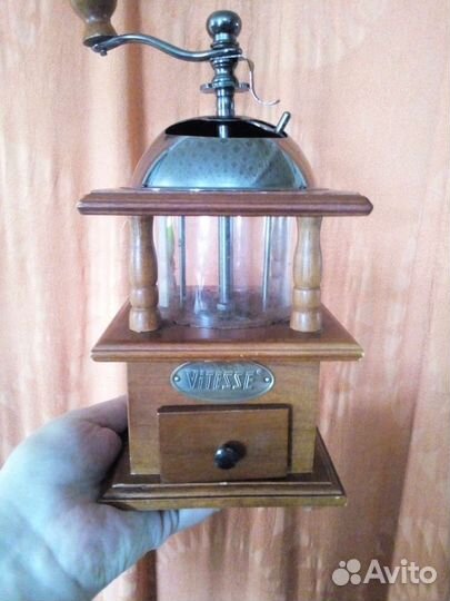 Кофемолка жерновая ручная