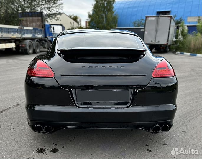 Porsche Panamera 4, 2010