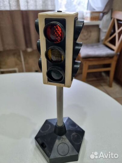 Светофор игрушка