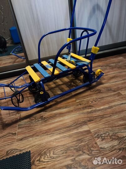 Санки с ручкой и колесами
