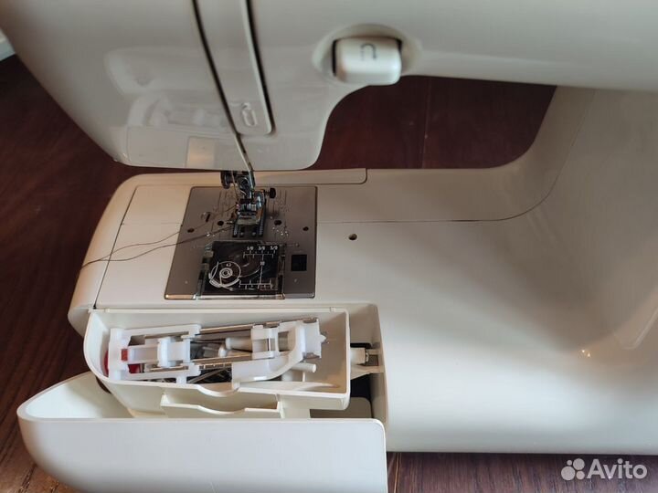 Швейная машина Family Gold line 7018