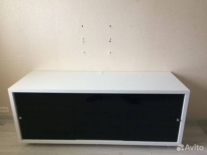 Тумба под телевизор белая