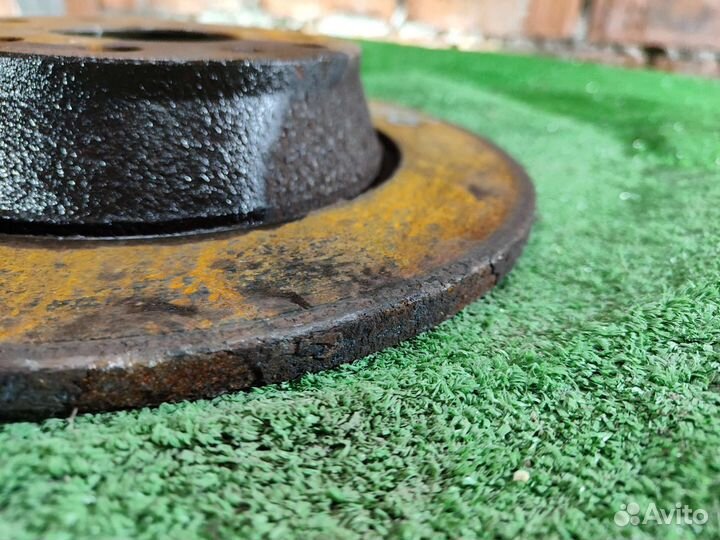 Диск тормозной задний Volkswagen Passat B6