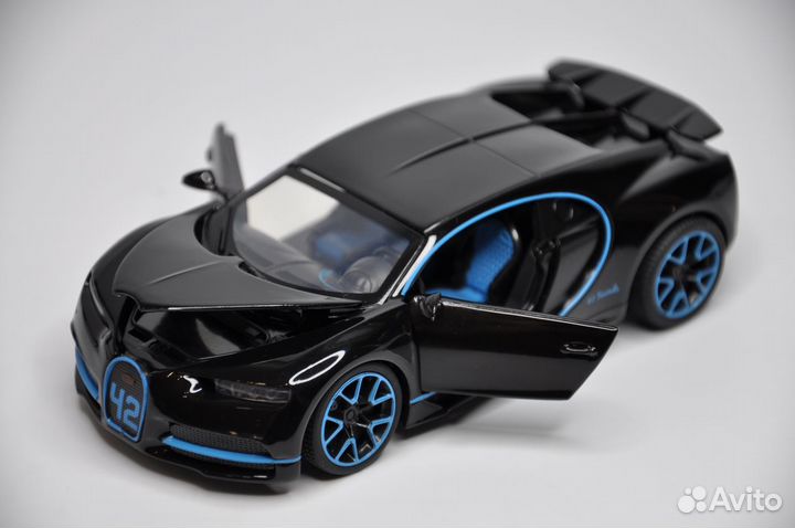 Модель автомобиля Bugatti Chiron 1:32 металл