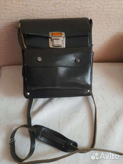 Фотовспышка в кожаном футляре