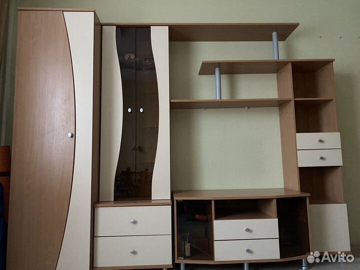 Стенка со шкафами