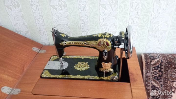 Швейная машина ножная с тумбой