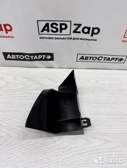 Дефлектор радиатора передний правый Mazda 3 BK Z6