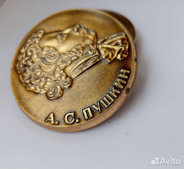 Жетон- портрет А.С.Пушкин. Настольный органайзер