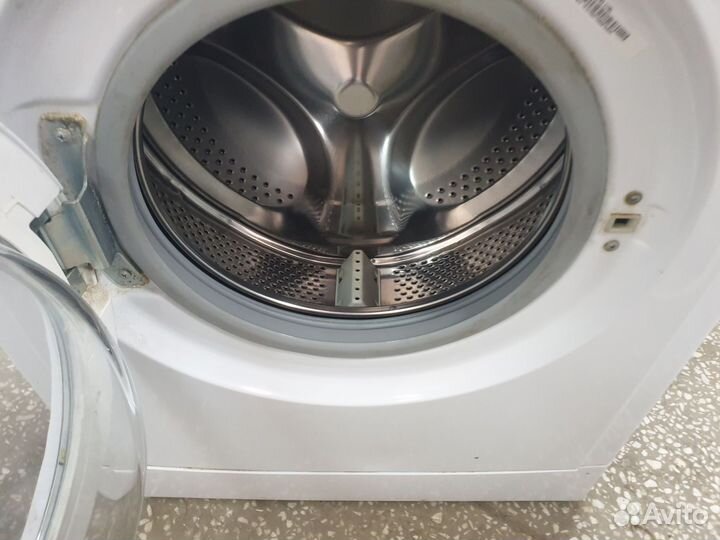 Стиральная машина Indesit 4кг/узкая