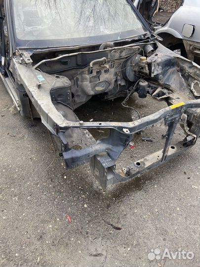 Передняя правая четверть Ниссан альмера классик