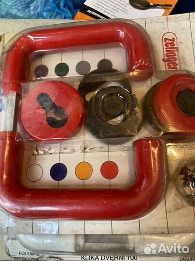 Дверные ручки с защелкой