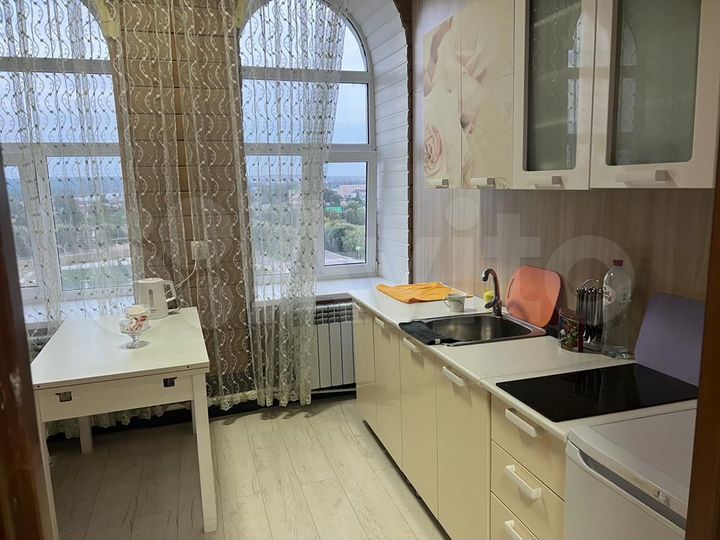 4-к. квартира, 180 м², 2/2 эт.